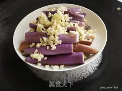Make Hot oil for garlic and cheese step 4