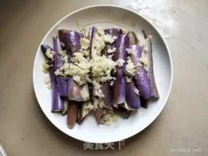 Make Hot oil for garlic and cheese step 5