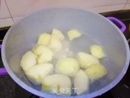Make Apple Mountain medicine. Silver ear soup step 3