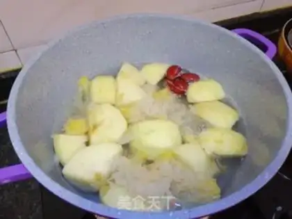 Make Apple Mountain medicine. Silver ear soup step 4