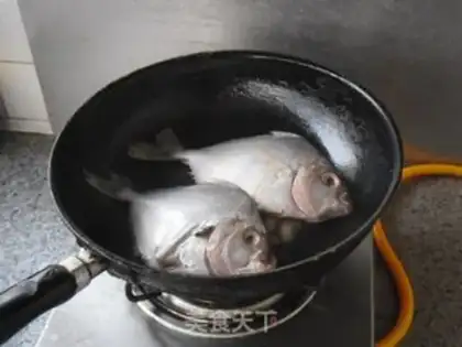 Make Garlic fried the fish step 4