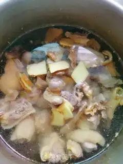 Make Lotus chicken soup step 4