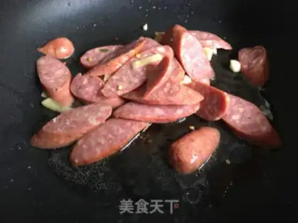 Make Onion onion, black-muck beef sausage step 4