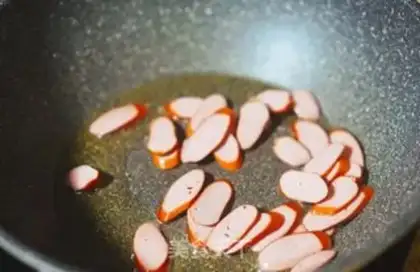 Make Dutch bean fried table sausage step 1