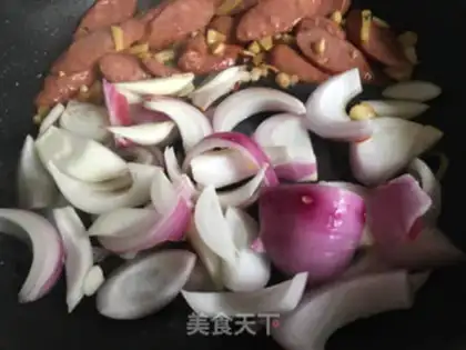 Make Onion onion, black-muck beef sausage step 5