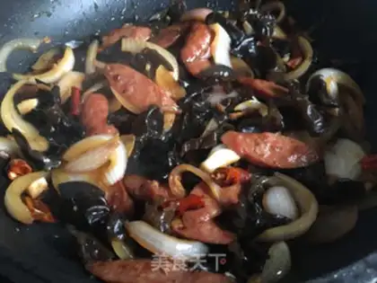Make Onion onion, black-muck beef sausage step 8