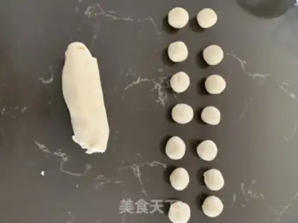 Make Fresh meat mooncake step 4