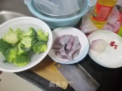 Make Onion squid broccoli step 0