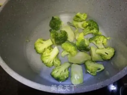 Make Onion squid broccoli step 1