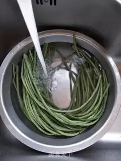 Make Garlic beans step 1