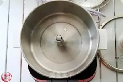 Make Home-based hot pot step 3