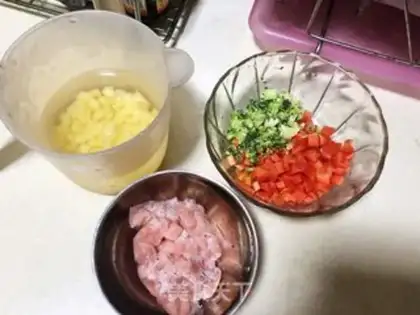 Make Curry carrots, chicken greasy step 0