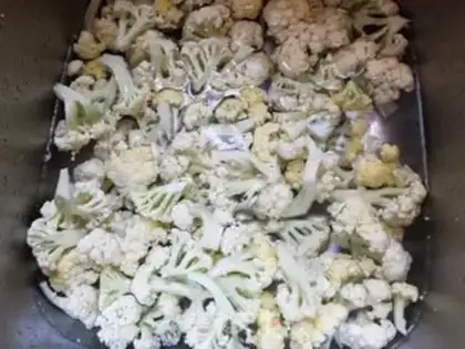 Make Sour tomatoes and cut flowers step 0