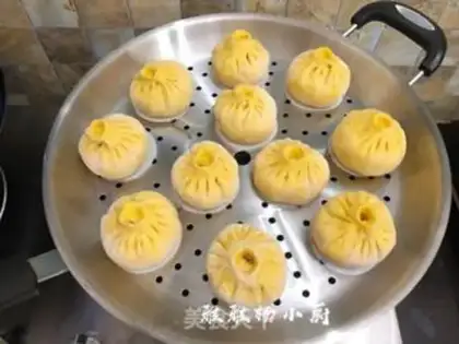Make Carrots, curvy buns step 11
