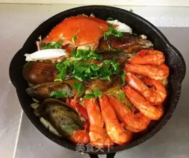 Make Spanish seafood step 10