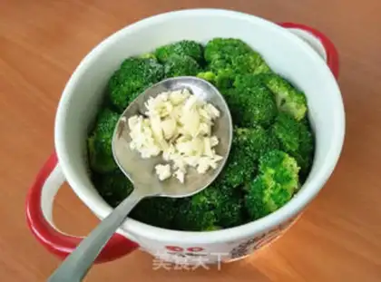 Make Garlic broccoli step 3