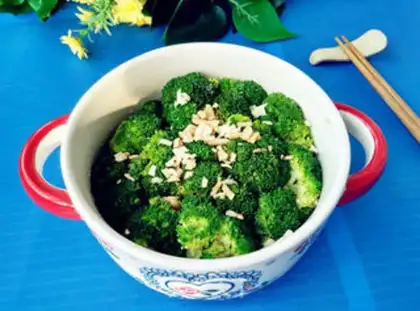 Make Garlic broccoli step 5