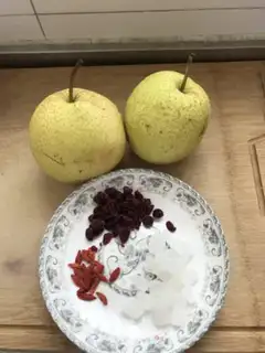 Make Old Beijing pear soup step 1