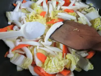 Make Carrot, white mags, dolls step 7