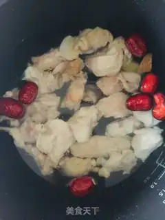 Make Chicken plate chestnut soup step 1