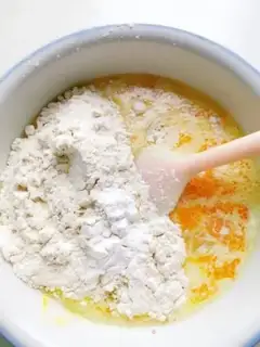 Make Mango lasagna cake step 2