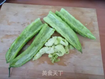 Make Spicy sauce and bitter melon step 1