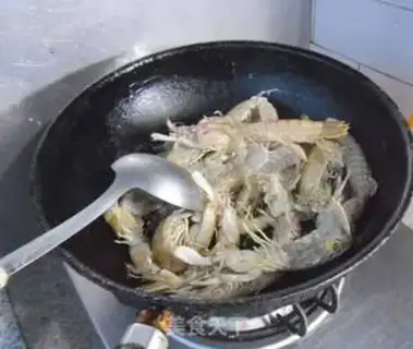 Make Garlic shrimp crawling step 4