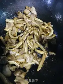 Make Garlic on the ears step 2