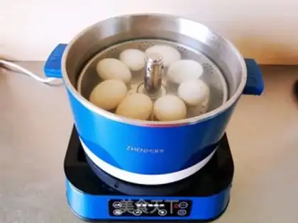 Make Five spicy tea eggs step 1