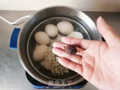 Make Five spicy tea eggs step 4