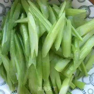 Make Fired celery step 0