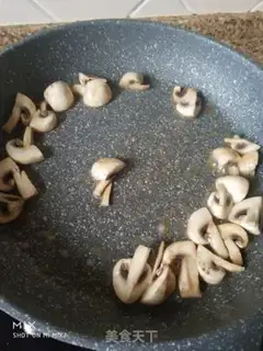 Make Shrimp mushrooms and tomatoes step 0