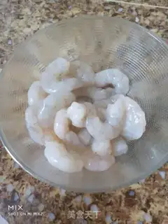 Make Shrimp mushrooms and tomatoes step 1