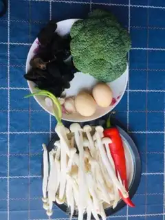 Make Seafood mushrooms and wooded eggs from broccoli step 0