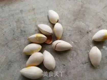 Make White fruit lily lotion silver ears step 3