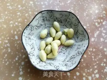 Make White fruit lily lotion silver ears step 4