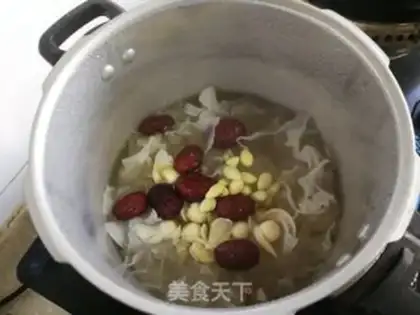 Make White fruit lily lotion silver ears step 5