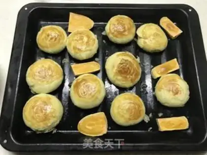 Make Leafsee oil, sour coconut mooncake step 0