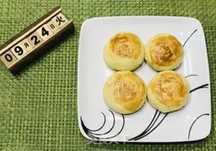 Make Leafsee oil, sour coconut mooncake step 1