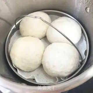 Make Handmade buns in the private room step 5