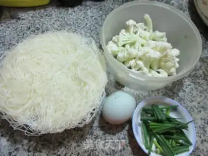 Make Duck omelet and rice noodles step 0