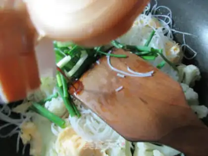Make Duck omelet and rice noodles step 6