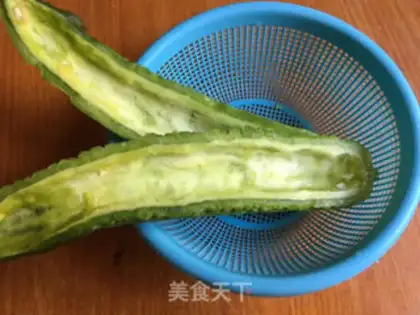 Make Porcelain meatloaf with bitter melons step 0