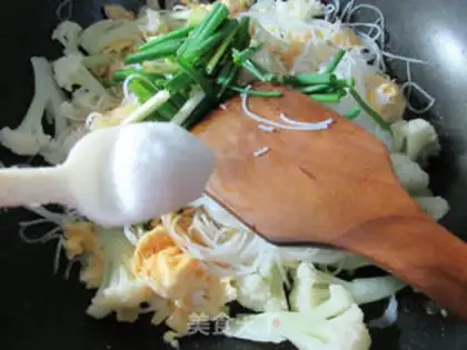 Make Duck omelet and rice noodles step 7