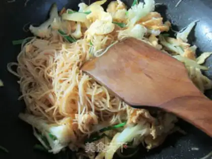 Make Duck omelet and rice noodles step 8
