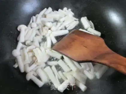 Make Seafood mushrooms and peanuts step 1