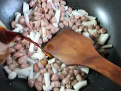 Make Seafood mushrooms and peanuts step 3