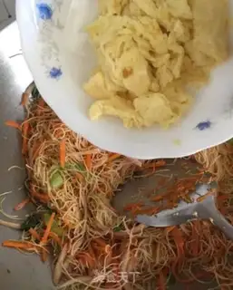 Make Three pieces of rice powder step 11