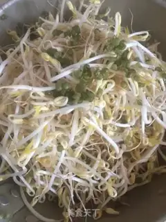 Make The green bean sprouts step 0