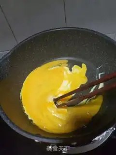Make Scrambled eggs step 2